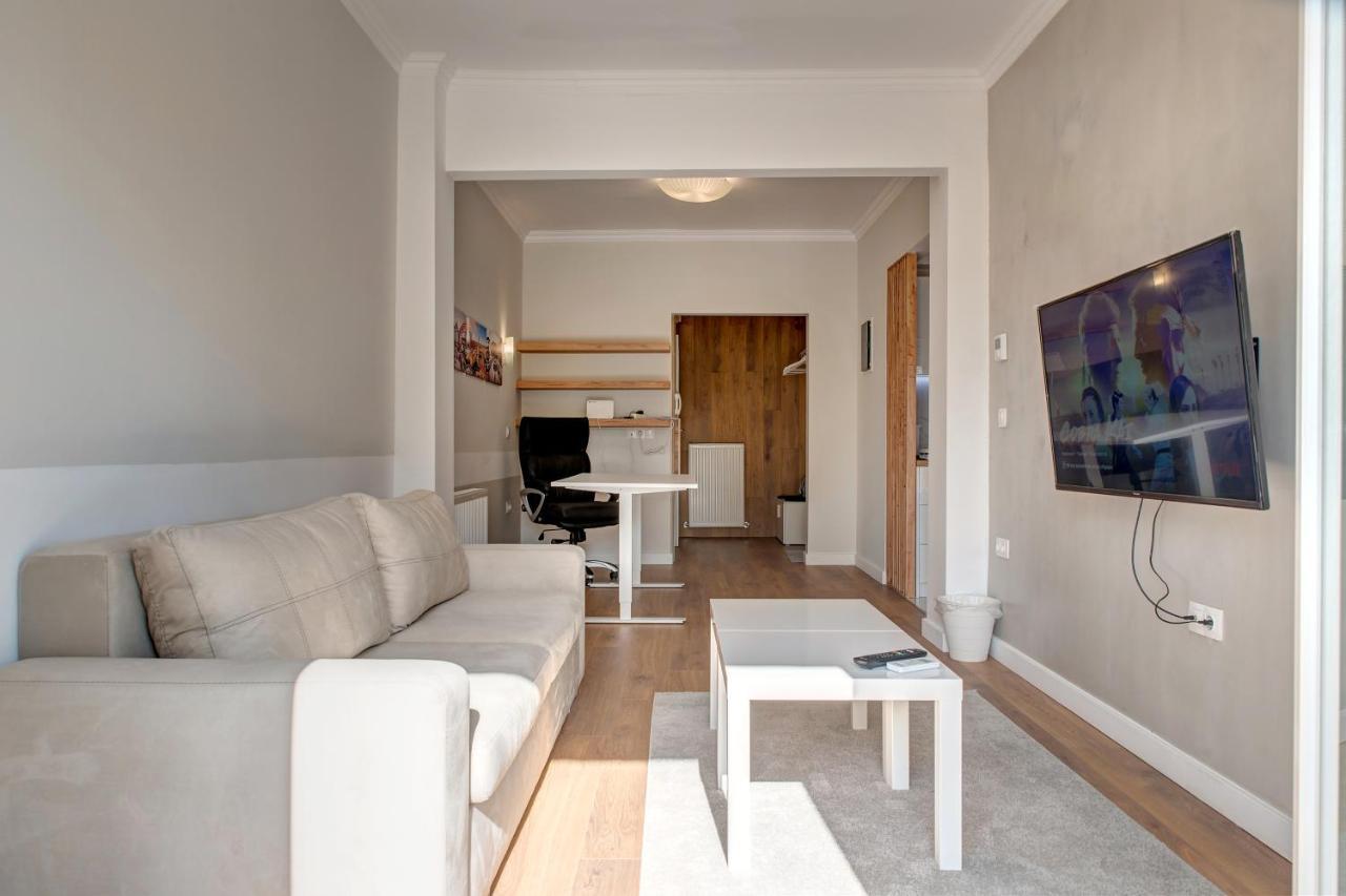 Modern Style Home Near The Train Station 테살로니키 외부 사진